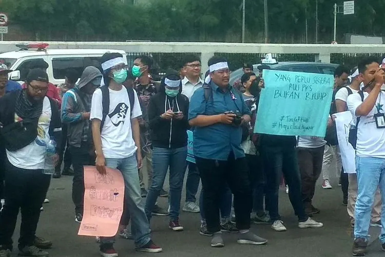 Demonstrasi di depan Gedung DPR RI/Ayojakarta.com