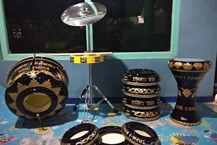 Alat musik hadroh (bintangrebana.com)