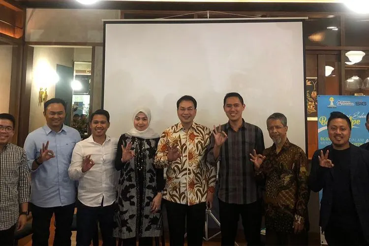 Calon Ketua Umum BPD HIPMI Jaya, Muhamad Alipudin bersama Wakil Ketua DPR, Aziz Syamsuddin (Media HIPMI)