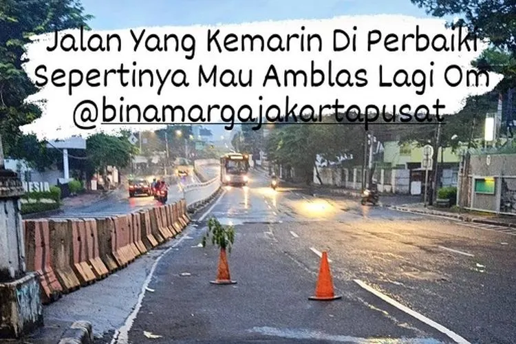 Jalan Flyover Rasuna Said Ambles Lagi. (dok  Instagram @wargajakarta.id)