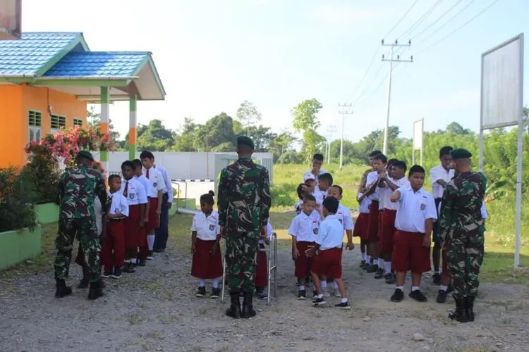 (Papen Satgas Yonif 755/Yalet/20/3 Kostrad, Letda Inf Rochmadian Perwira Putra)