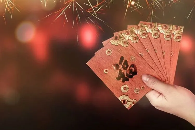 Ilustrasi angpau. (iStockphoto/Tirto.id)