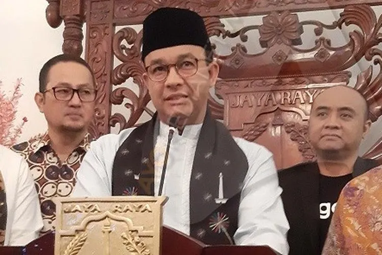 Gubernur DKI Jakarta, Anies Baswedan memberikan keterangan kepada awak media/Ayojakarta.com