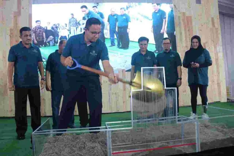 Gubernur DKI Jakarta, Anies Baswedan melakukan grounbreaking pembangunan tahap kedua rumah DP nol persen di Cilangkap, Jakarta, Kamis (12/12/2019).(Ayojakarta.com/Aprilia Rahapit)