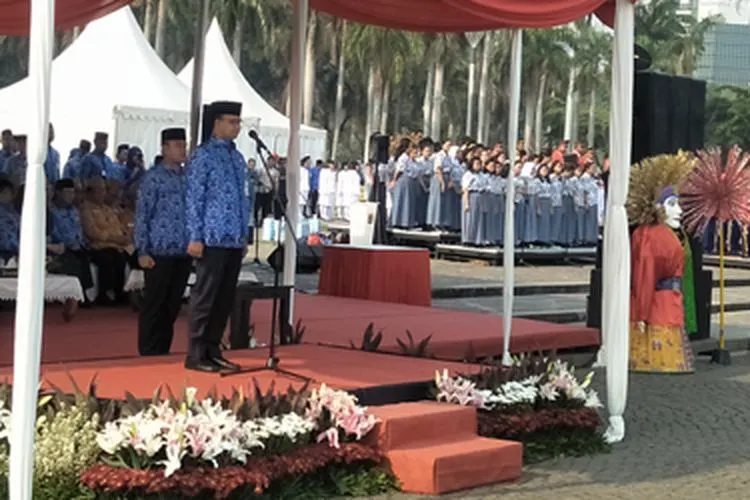 Gubernur DKI Jakarta Anies Baswedan memimpin upacara Hari Pahlawan di Silang Monas/Ayojakarta.com-Aprilia Rahapit
