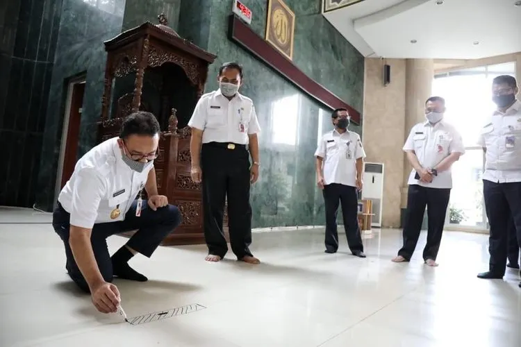 Anies Baswedan ketika mengecek kesiapan Masjid Fatahillah Pemprov DKI Jakarta