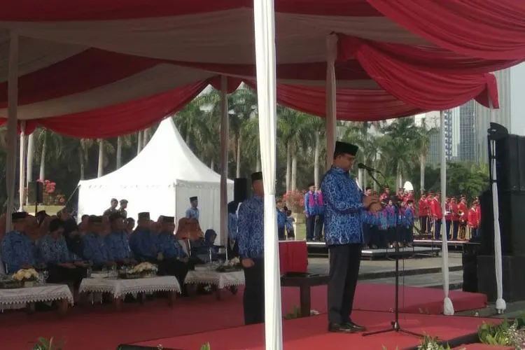 Gubernur DKI Jakarta, Anies Baswedan menjadi inspektur upacara peringatan HUT ke-48 Korpri di Silang Monas, Jakarta, Jumat (29/11/2019) (Ayojakarta.com/Aprilia Rahapit)