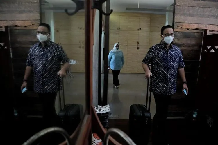 Anies Baswedan saat menjalani isolasi mandiri/ dok humas