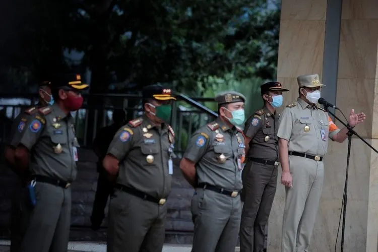 Gubernur DKI Jakarta Anies Baswedan memimpin apel di Balai Kota/facebook anies baswedan