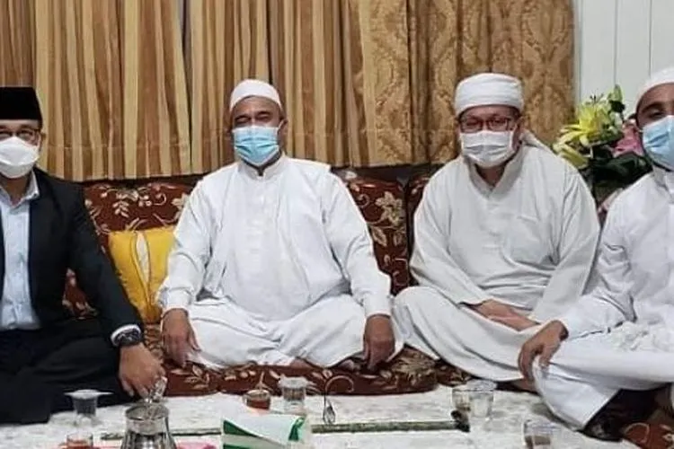 Anies Baswedan saat menjenguk Rizieq Shihab/ dok via Suara.com
