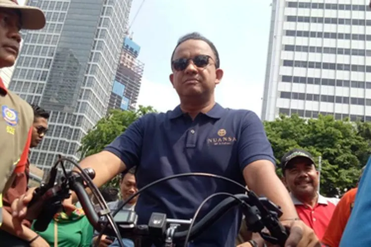 Gubernur DKI Jakarta, Anies Baswedan saat meninjau penataan PKL di Jl MH. Thamrin-Jl Jenderal Sudirman, Jakarta Pusat, Minggu (3/11/2019)/Pemprov DKI