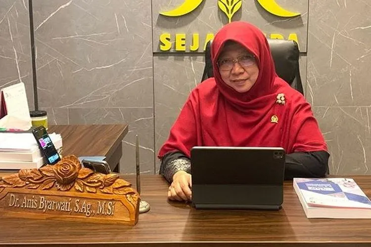Anggota Komisi XI DPR RI Anis Byarwati / instagram