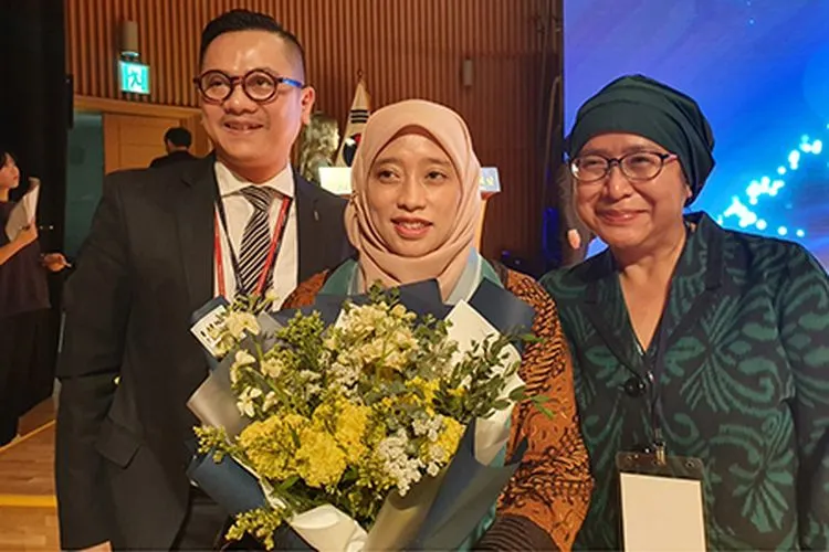 Anna Kusumah foto bersama Wakil Kepala Perwakilan RI, Siti Sofia Sudarma dan Walikota Park Won-soon/KBRI Seoul