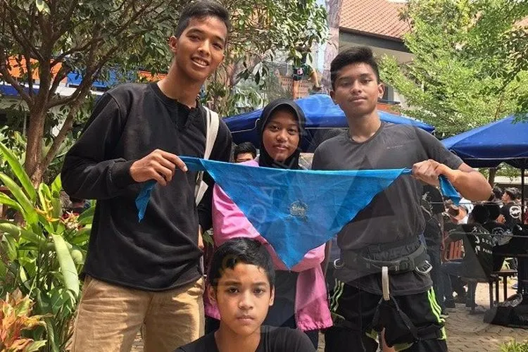 Annisa Sita Dewi (tengah) merebut juara pertama Wall Climbing Canicius Cup 2019/Ayojakarta.com