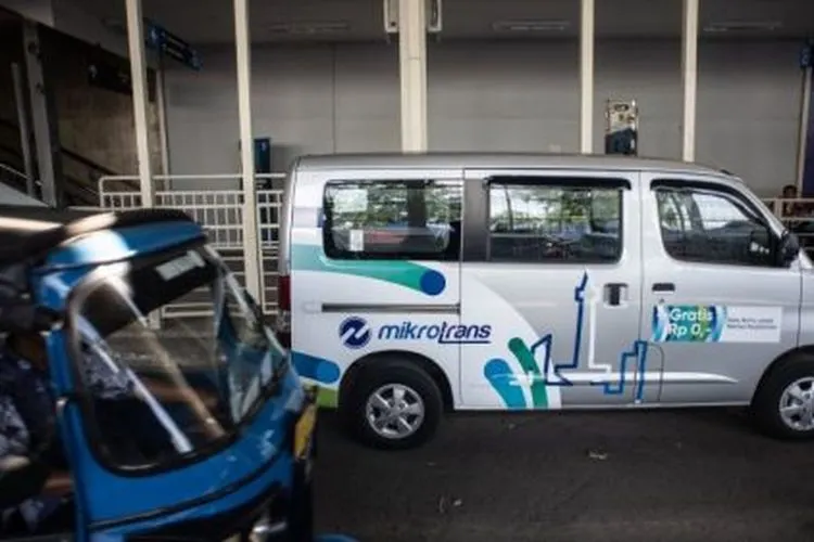 ngkot mikrotrans terintegrasi Jak-Linggo rute Tanah Abang - Kota yang dilengkapi dengan pendingin udara (AC)/Antara Foto