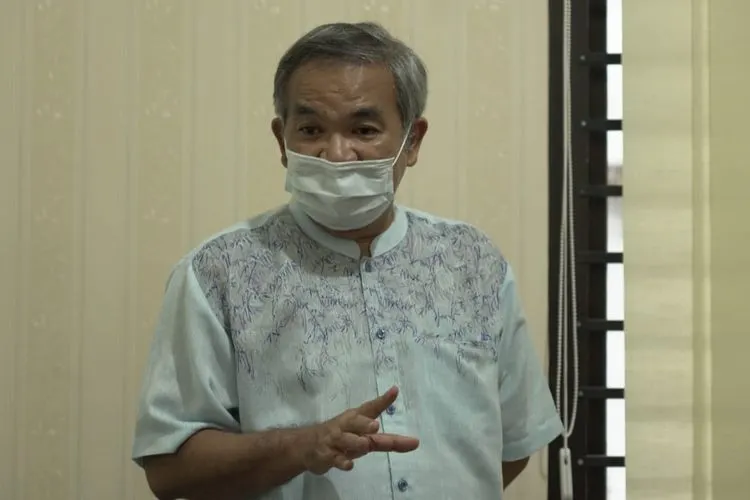Dr Aqua Dwipayana saat memberikan motivasi karyawan Ayosemarang.com di Semarang, Selasa (6/10/2020). (Ayosemarang.com/Rido Sukendro)
