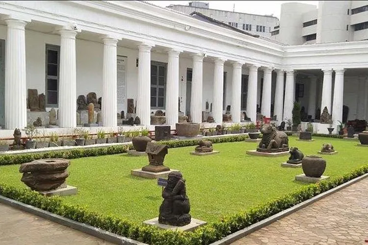 Arca-arca di Museum Gajah/Tribun
