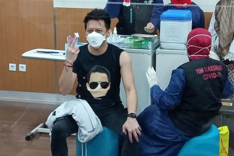 Disuntik Vaksin Lagi, Ariel Noah Ceritakan Efek Samping yang Dirasakan (AyoBandung)