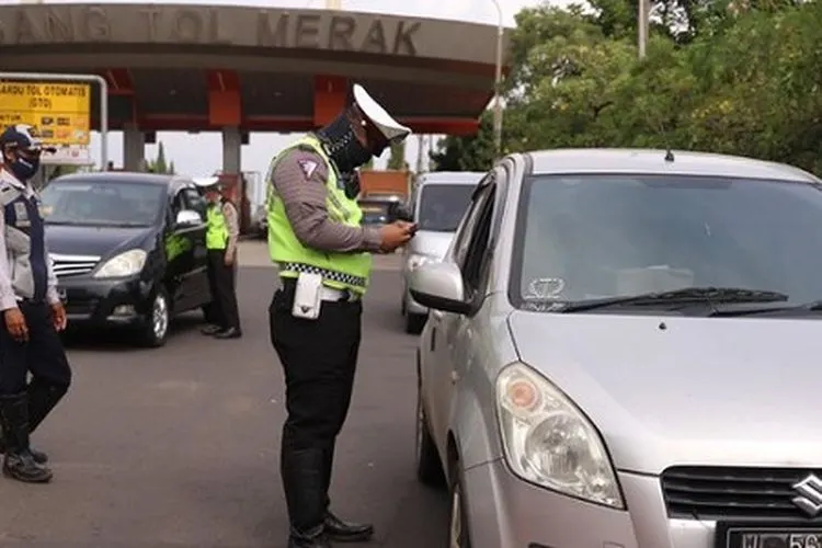 Semua orang yang akan masuk atau keluar DKI Jakarta harus memiliki Surat Izin Keluar Masuk (SIKM) DKI Jakarta sebagaimana diatur dalam Pergub DKI 47/2020. (Liputan 6/Angga Yuniar)