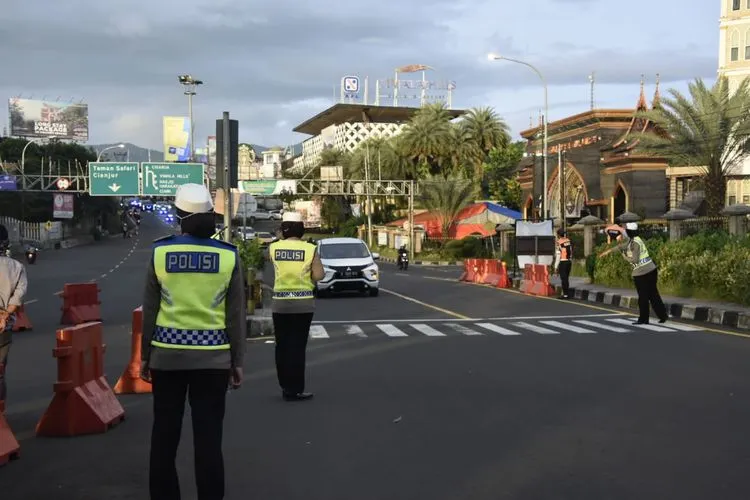 Suasana arus lalu lintas menuju Puncak terlihat lengang meski sempat dipadati pengguna jalan saat Lebaran. dok