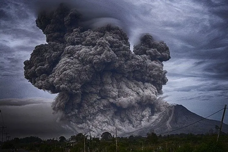 Ilustrasi gunung erupsi / Pexels-Pixabay