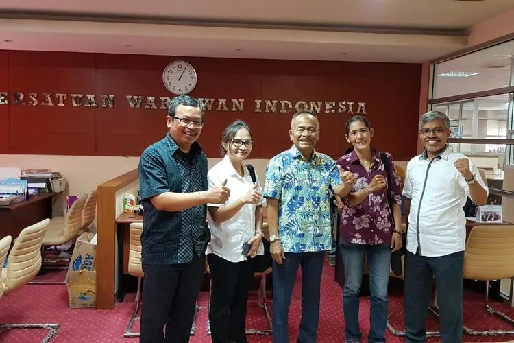 Ketua Umum PWI Pusat, Atal S Depari, menerima kedatangan Wariani Krishnayanni di Sekretariat PWI Pusat, Jakarta Pusat. (Ayojakarta.com)