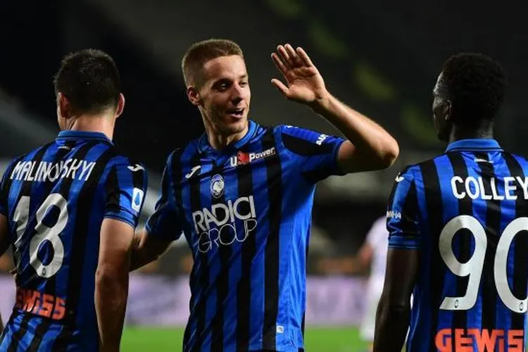 Pemain Atalanta merayakan gol ke gawang Napoli dalam semifinal Copa italia. (Twitter Atalanta)