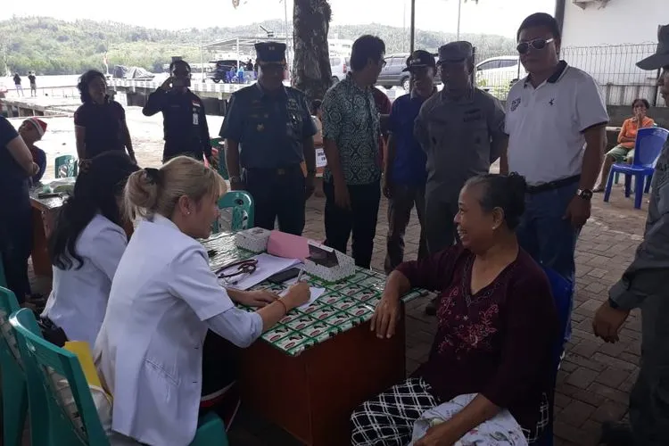 Pengobatan gratis Bakamla di Desa Serei (Humas Bakamla)