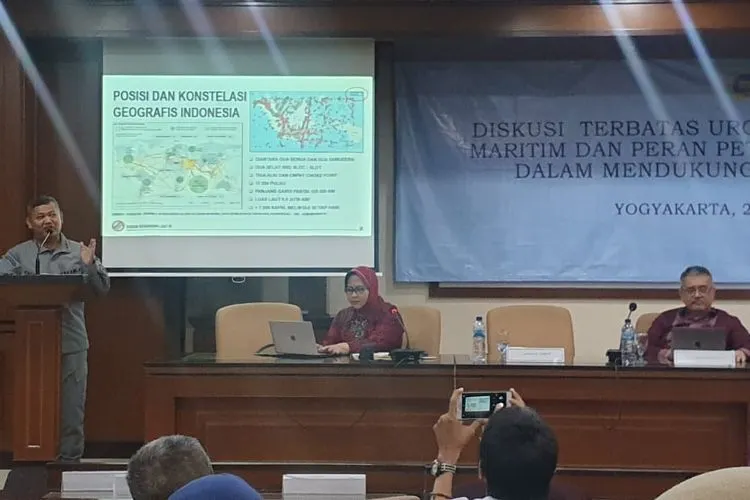 Kepala Bakamla RI dalam diskusi terpumpun di UGM/Humas Bakamla