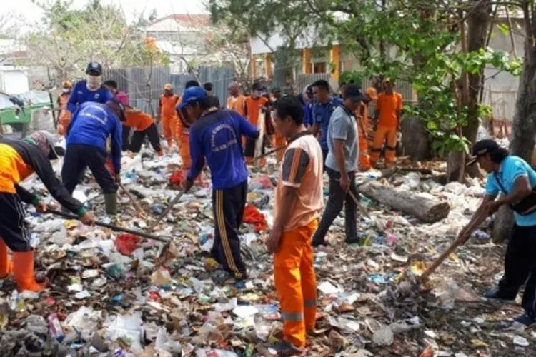 Pengobatan gratis dan berbagi sembako digelar Polres Kepulauan Seribu di RPTRA Amiterdam, Pulau Untung Jawa (pulauseribu.jakarta.go.id)