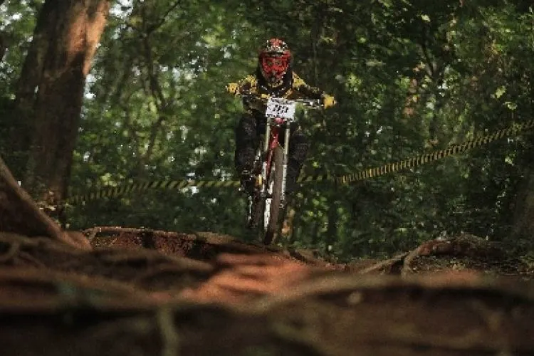 Balap Sepeda Down Hill (Antara)
