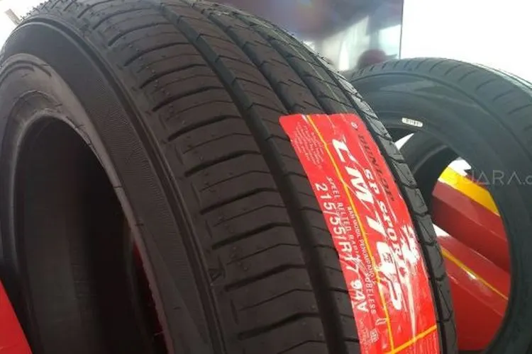 Ban Dunlop diuji langsung di lapangan, Dunlop SP Sport LM705 dimensi 215/55/ZR17 [Suara.com/Manuel Jeghesta Nainggolan].