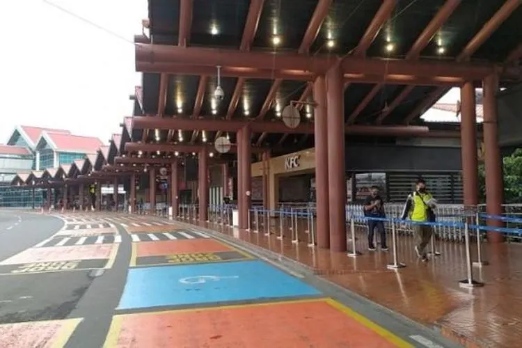 Penampakan Bandara Soetta sepi dari pengunjung. (Suara.com/Stephanus Aranditio)
