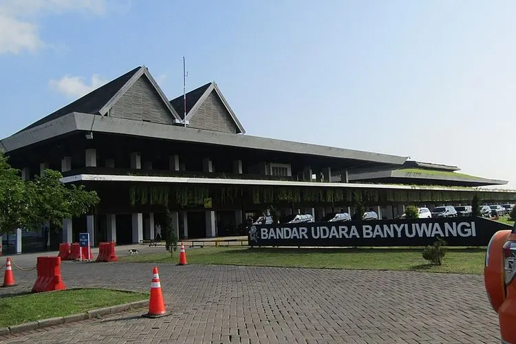 Bandar Udara Internasional Banyuwangi, Jawa Timur. (wikipedia)