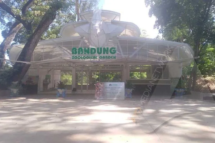 Bandung Zoo tutup di tengah pandemi Covid-19. (Ayobandung/Mildan Aballoh)