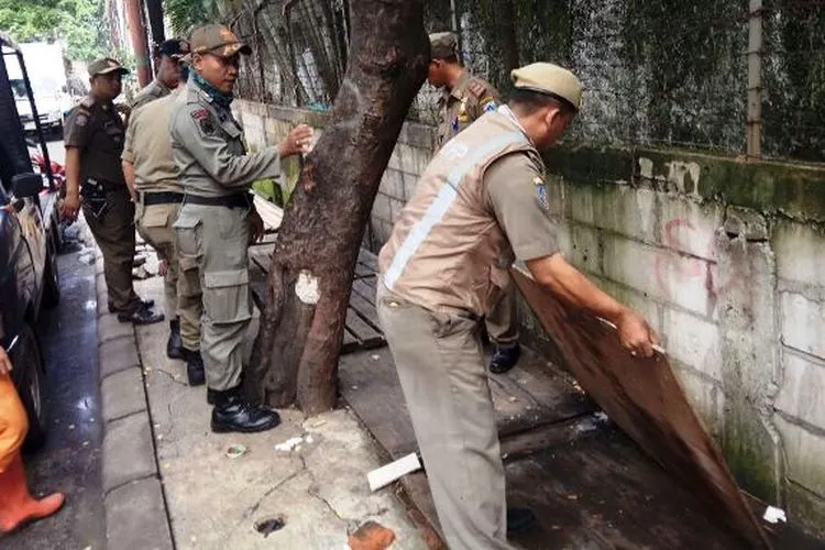 Penataan PKL di Jalan Bangun Nusa Raya dan Bangun Nusa Dua, Kelurahan Cengkareng Timur/barat.jakarta.go.id