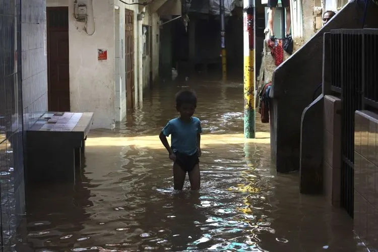 ilustrasi banjir/ Suara.com