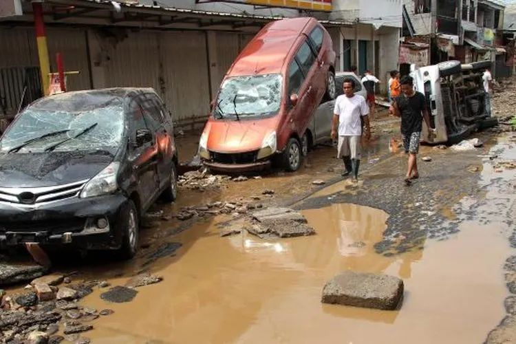 Suasana memprihatinkan di Perumahan Pondok Gede Permai, Kota Bekasi, pascabanjir besar pada Januari 2020. (istimewa)