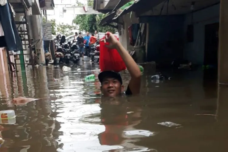 Banjir merendam kawasan Rawa Buaya Klingkit Jakarta Barat, Rabu (1/1/2020)