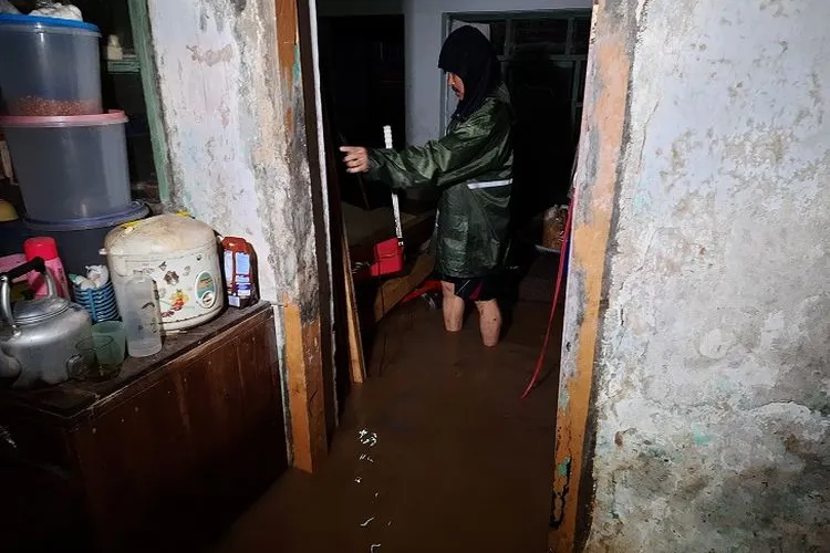 Rumah warga yang terendam banjir di Kecamatan Ciawi Kabupaten Tasikmalaya, Rabu (25/11/2020). (Ayotasik.com/Heru Rukanda)