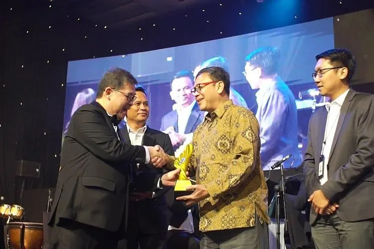 Dua penghargaan sekaligus diboyong Bank bjb yaitu The Best Digital Banking Innovation & The Best Banking in Financial Inclusion dalam ajang Artajasa Award 2020.
