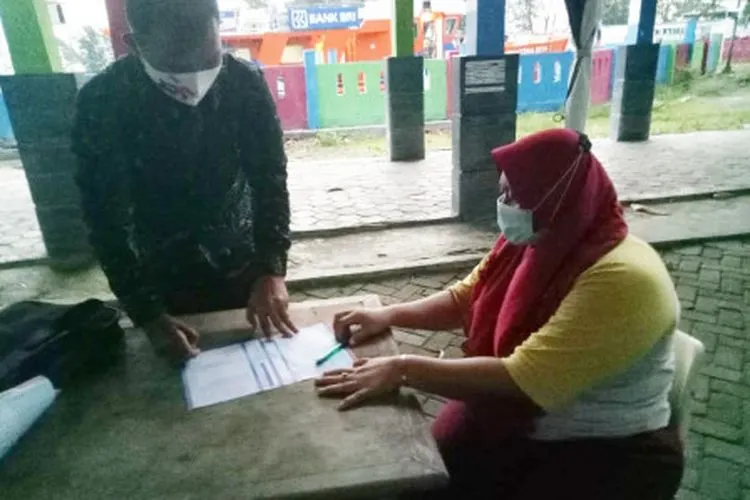 Penyandang disabilitas di Kecamatan Kepulauan Seribu Selatan, Kepulauan Seribu, menerima bantuan Asistensi Sosial Penyandang Disabilitas (ASDP) tahun 2020 dari Kementerian Sosial (Kemensos) RI. beritajakarta.id