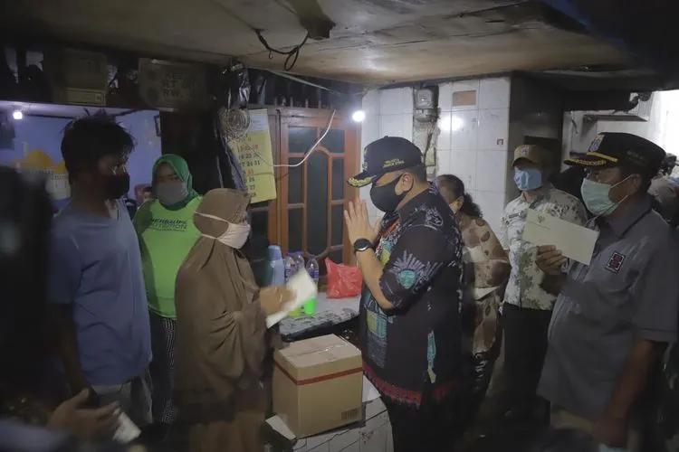 Sebanyak 18.186 paket kebutuhan bahan pokok dibagikan langsung ke rumah-rumah warga penerima manfaat yang tersebar di 18 RW Kelurahan Penjaringan, Kecamatan Penjaringan, Jakarta Utara. (Pemkot Jakut)
