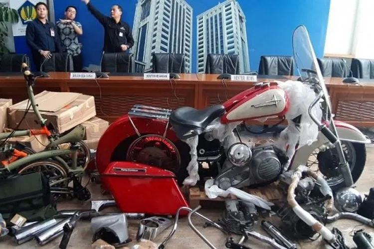 Barang Bukti motor gede hasil penyelundupan (Suara.com/Ahmad Fauzi)