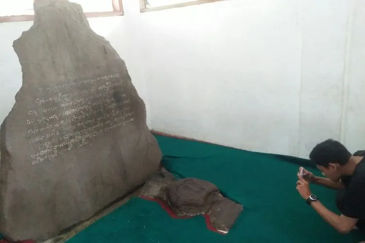 Prasati Batu Tulis (AyoBogor)