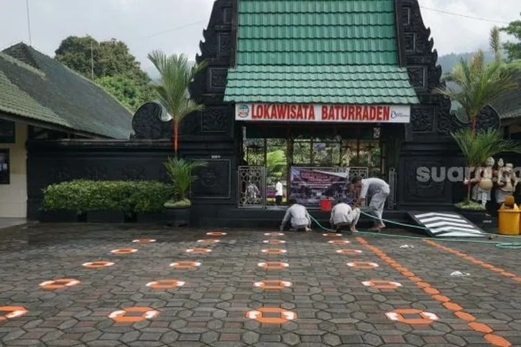 Pintu Masuk kawasan wisata Pegunungan Baturraden Kabupaten Banyumas/ Suara.com: Anang Firmansyah