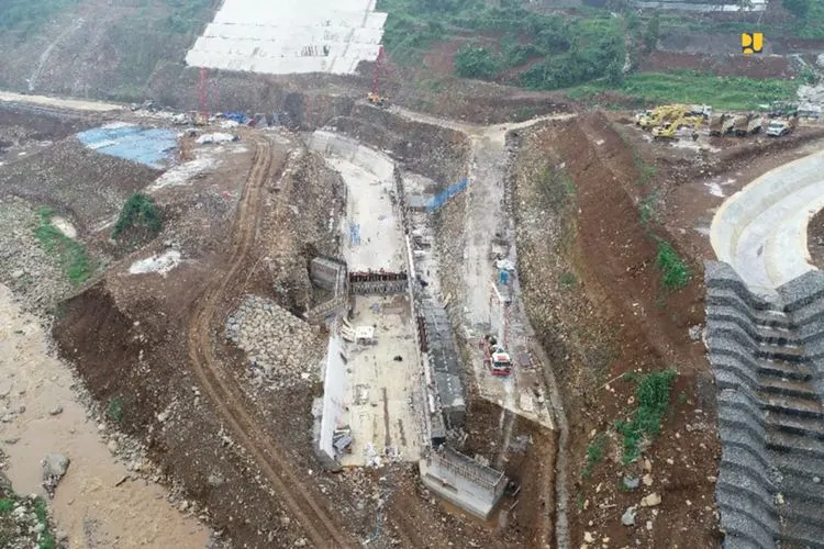 Bendungan Ciawi direncanakan memiliki volume tampung 6,05 juta m3 dan luas genangan 39.40 hektar dengan biaya pembangunan sebesar Rp 798,7 miliar. (Biro Komunikasi Publik PUPR)