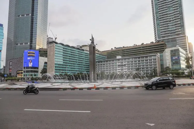 ilustrasi. Pemprov DKI tutup Jalan Sudirman-Thamrin cegah kerumunan perayaan tahun baru 2021/ Suara.com