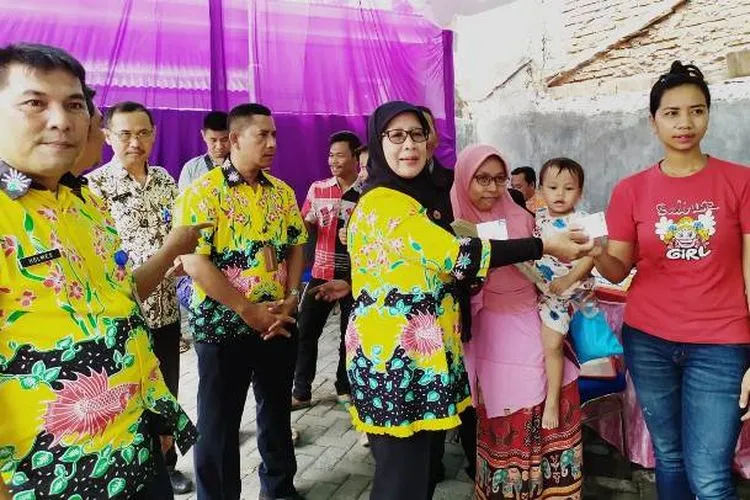 Layanan binduk Sudin Dukcapil Jakbar kepada warga Kampung Bali, Duri Kepa/barat.jakarta.go.id