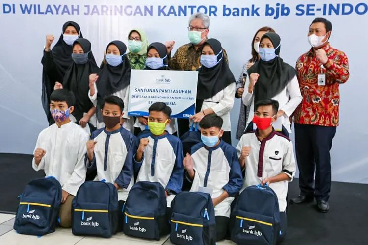bank bjb salurkan bantuan kemanusiaan kepada panti patim / dok bjb